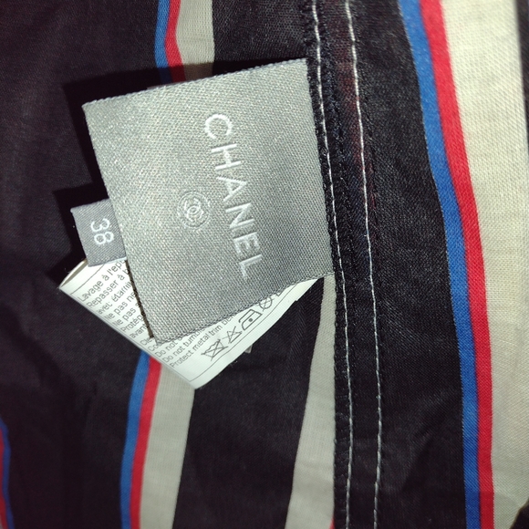 SOLD ♥️CHANEL 2007 Collection Rain Jacket - Picture 14 of 17